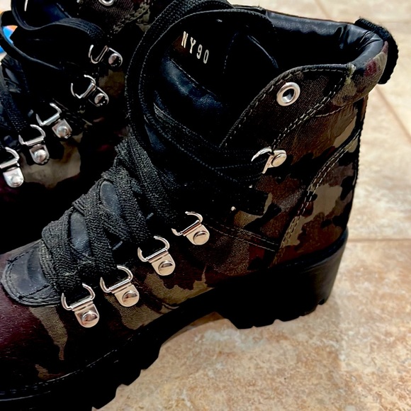 Steve Madden Bumper Camo Platform Hiking Boot. Size 6 - Picture 13 of 13